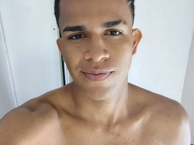 AstonVera Cumshow Vip