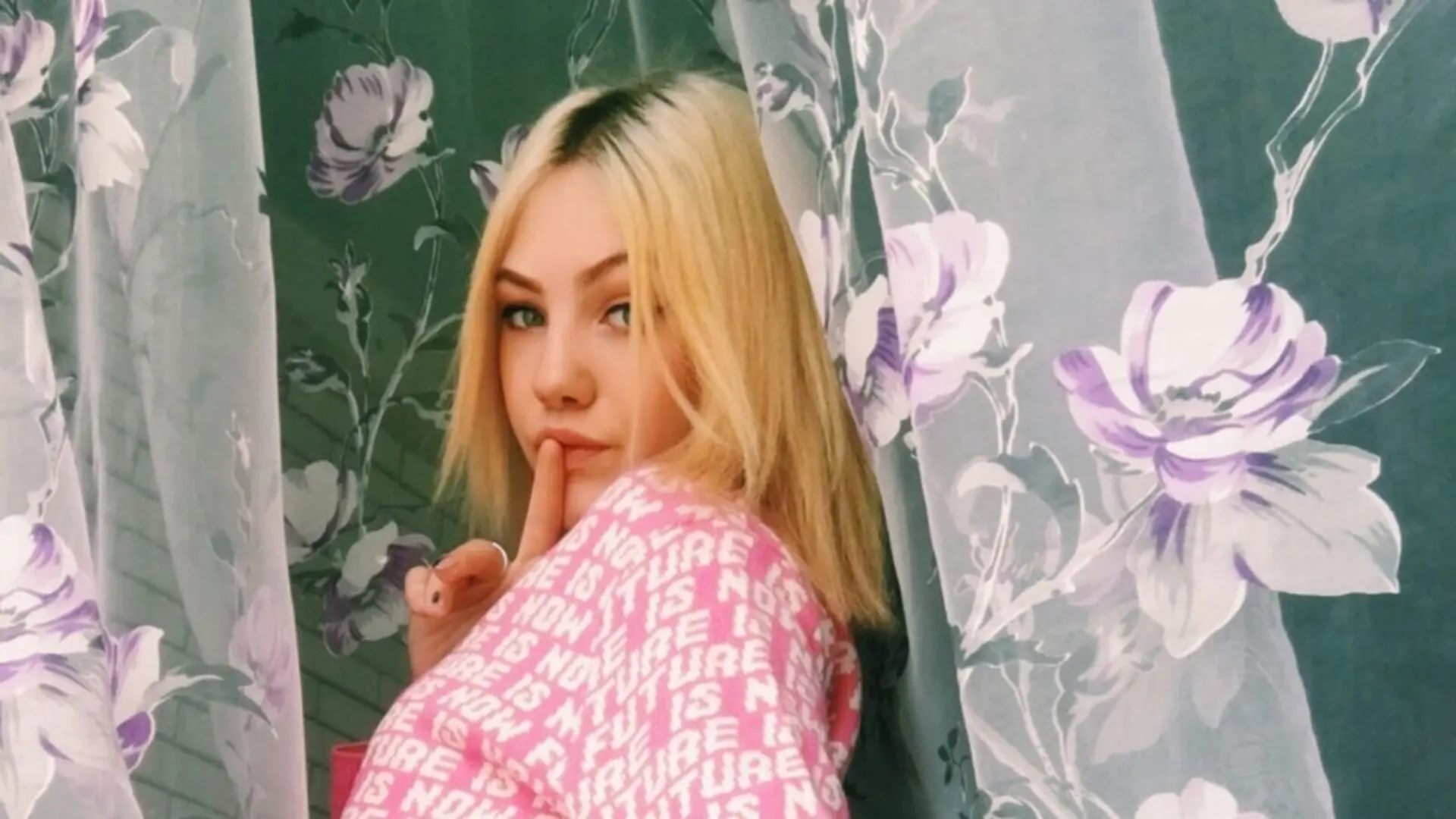 EvieRoome Cumshow Vip