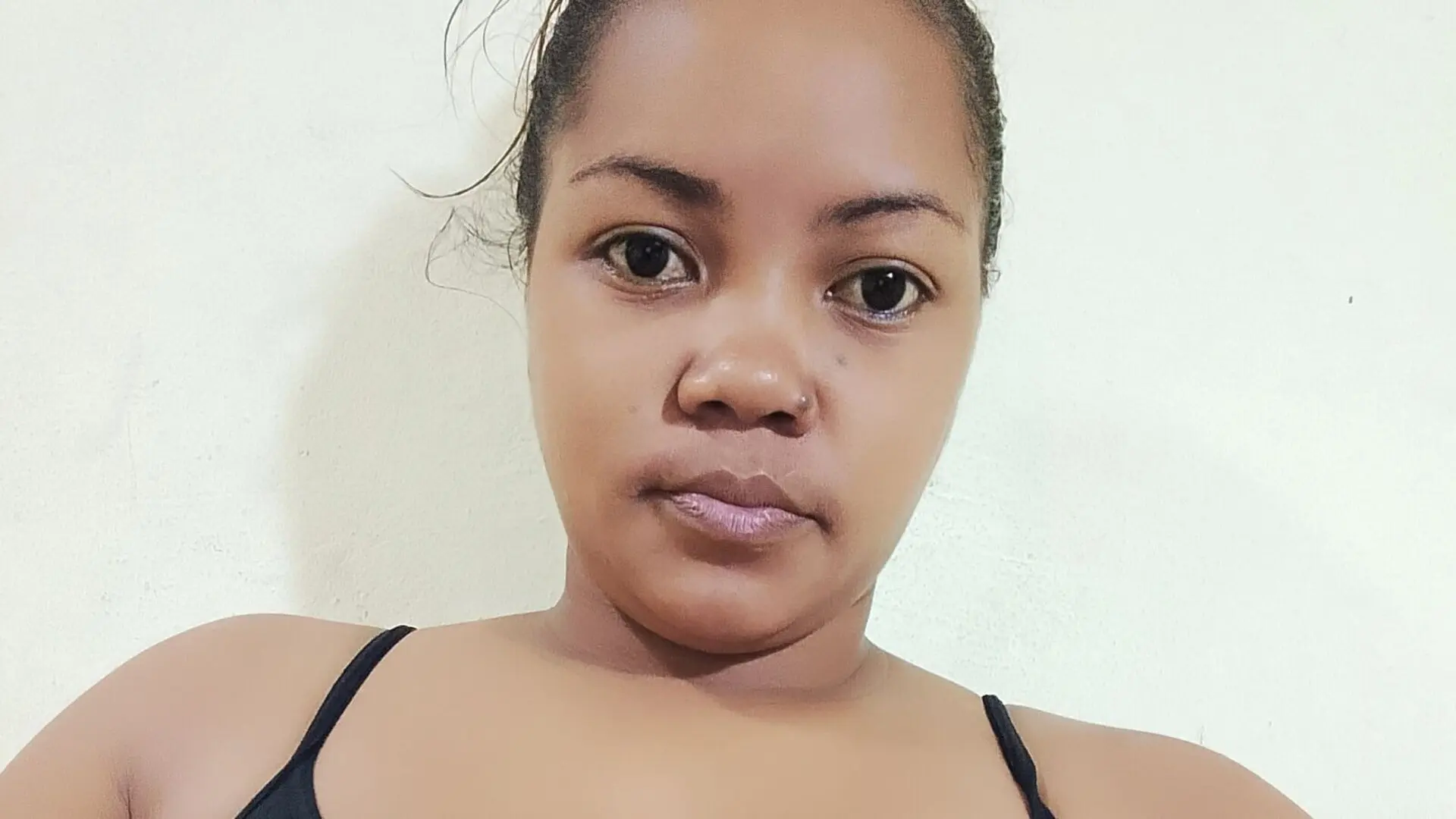 Harivola Cumshow Vip