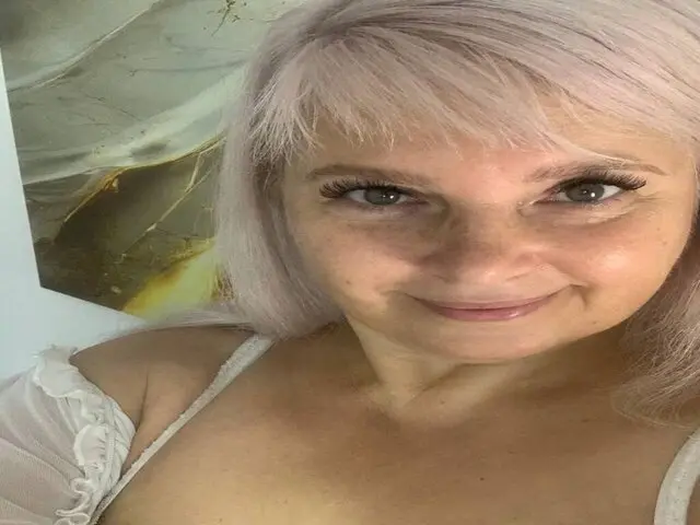 HollaFabel Cumshow Vip