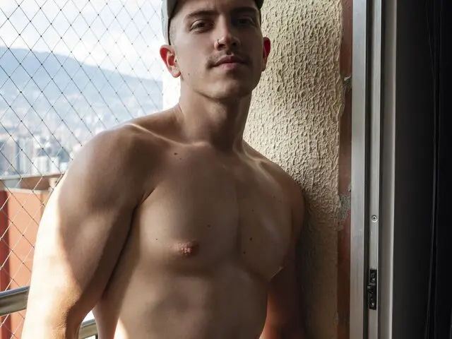 MaxFerrer Cumshow Vip